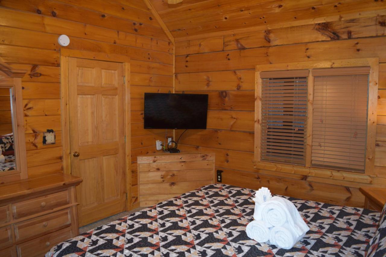 Paradise Point Pigeon Forge Bagian luar foto